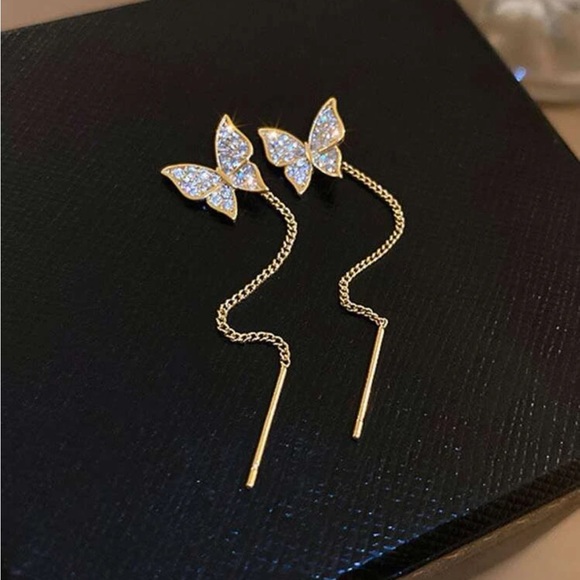 GORGEOUS✨ Gold Plated Butterfly Rhinestone Earrings✨ - Picture 2 of 3